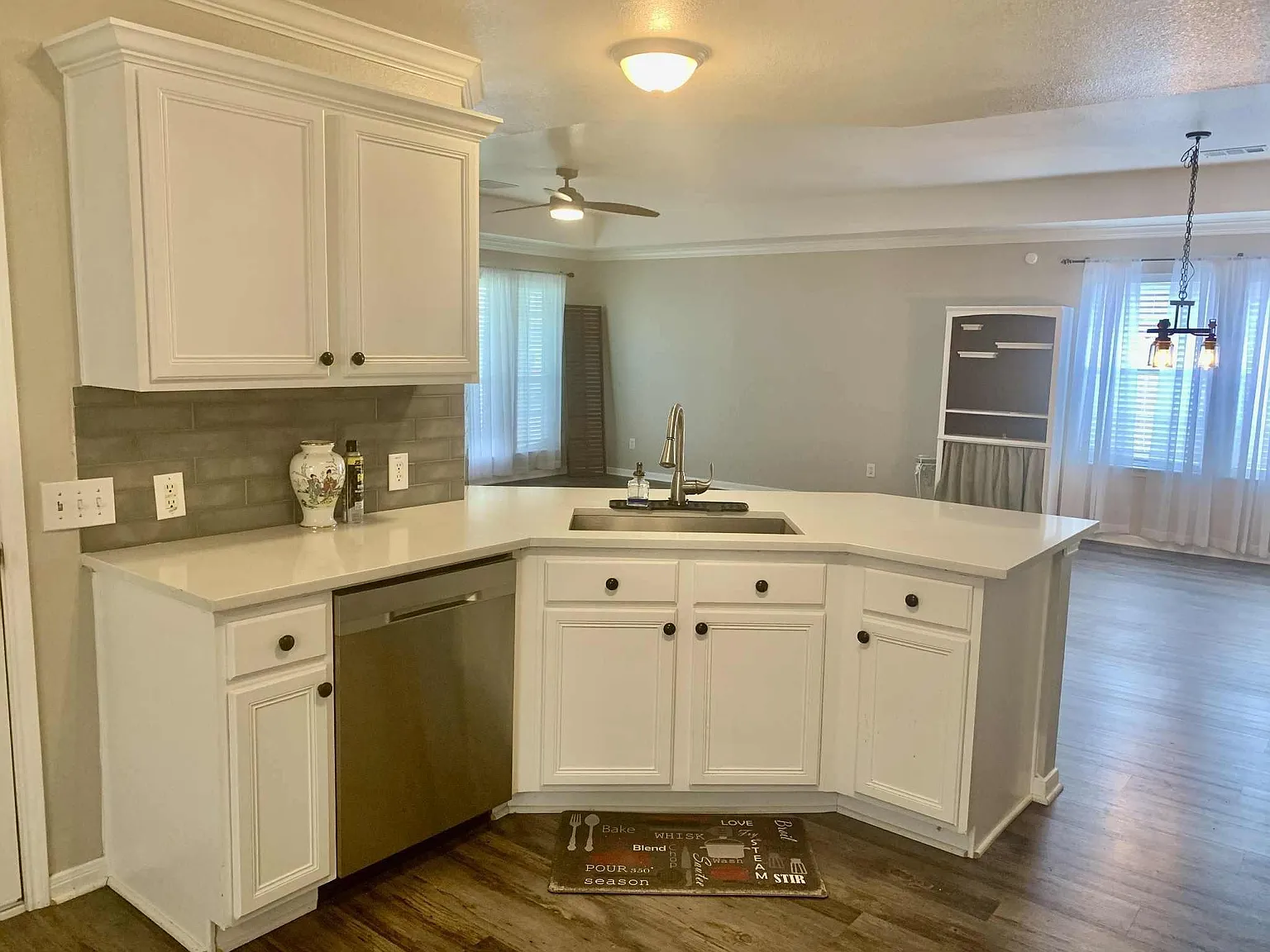 4 bed, 2.0 bath, 1845 sqft, $1,900 — Photo 4