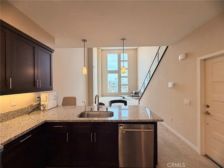 1508 W Artesia Sq #B — Photo 9