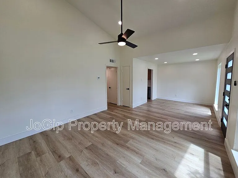 1727 R Ave — Photo 8