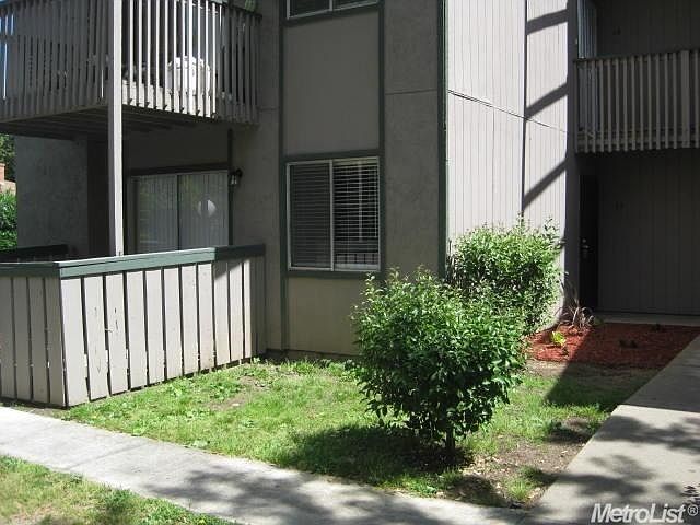1st image of 328 W Northbank Ct #15