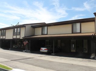 4 Cour Versaille, Palos Hills, IL