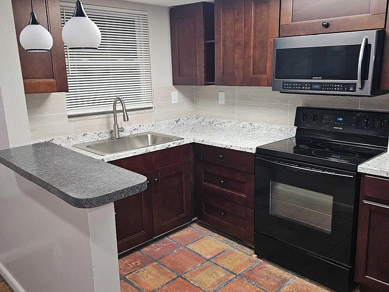 1358 Silverado — Photo 28
