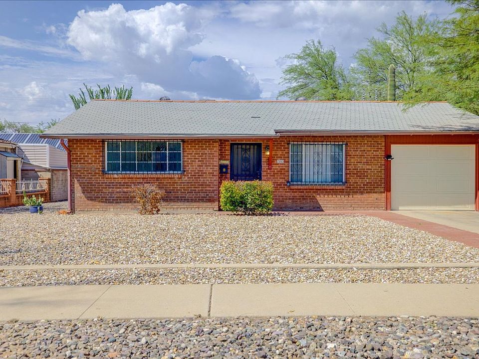 1st image of 2553 E Beverly Dr