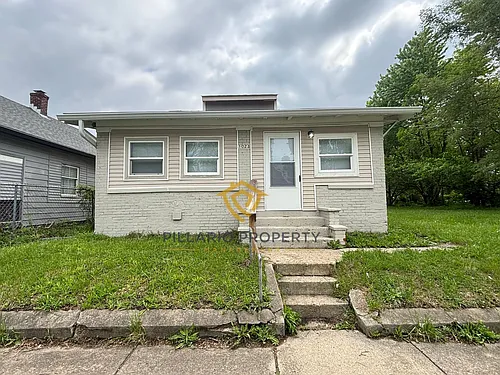 1023 N Pershing Ave Photo 1