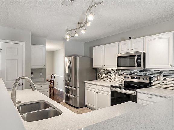 3rd image of 5142 Torrey Ln