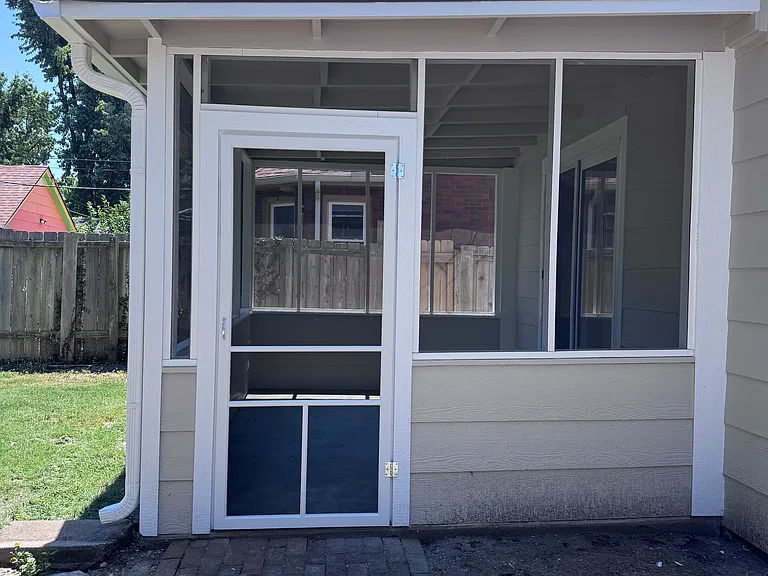 238 N Bleckley Dr — Photo 15