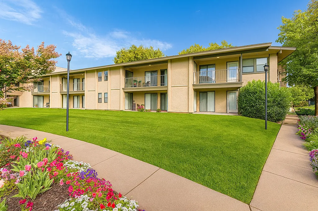 Willow Ridge Apartments — Photo 1