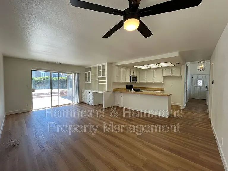 21812 Vintage St — Photo 13