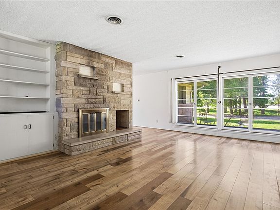 4th image of 75 W Grant Ave