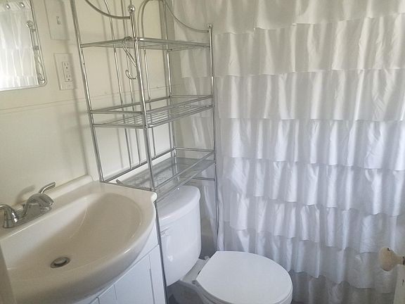 5th image of 815 Diana St