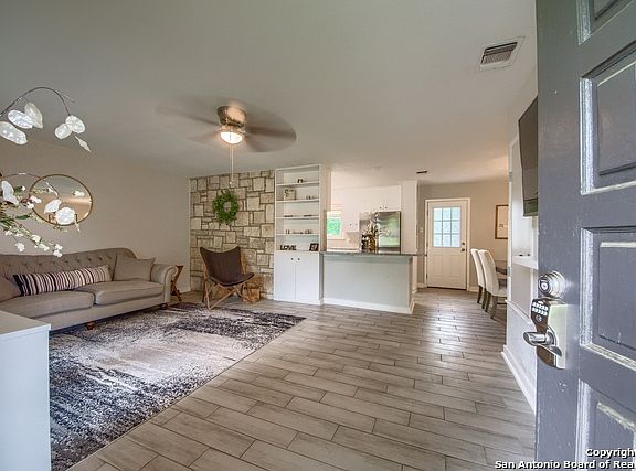 3rd image of 3003 Shady Springs Dr
