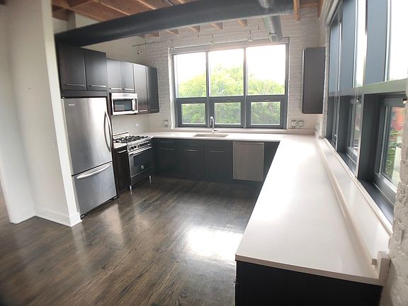 Modern and sunny kitchen, stainless steel appliances, quartz countertops!