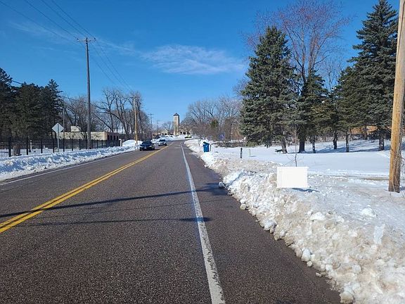 4th image of 469 Little Canada Rd E