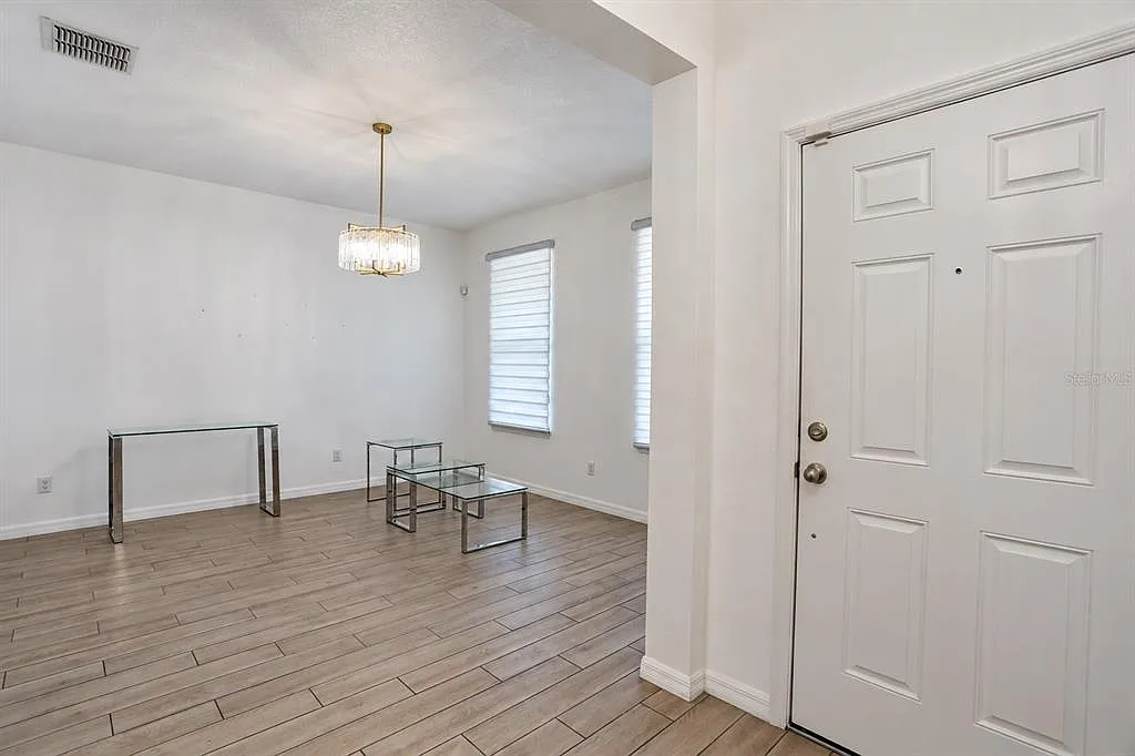5 bed, 3.0 bath, 2548 sqft, $3,250 — Photo 3