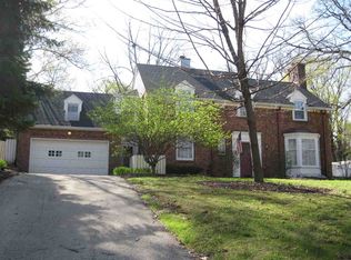 833 Ridgewood Rd, Rockford, IL 61107