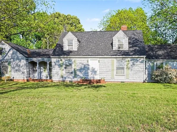 312 Pineywood Rd, Thomasville, NC 27360