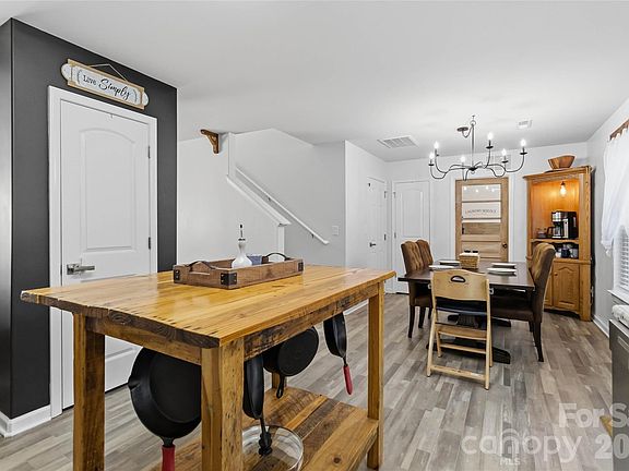 5th image of 2220 Pinnacle View Dr