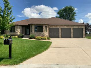 1940 Rose Creek Dr S, Fargo, ND 58104
