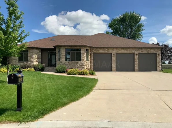 1940 Rose Creek Dr S, Fargo, ND 58104