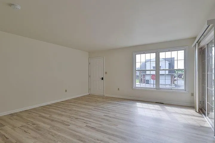 2 bed, 1210 sqft, $1,975 — Photo 2