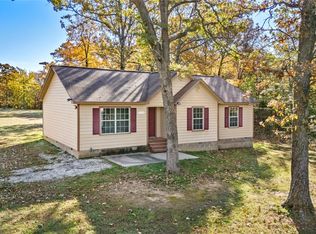 10578 S Smokey Bear Rd, Fayetteville, AR 72701