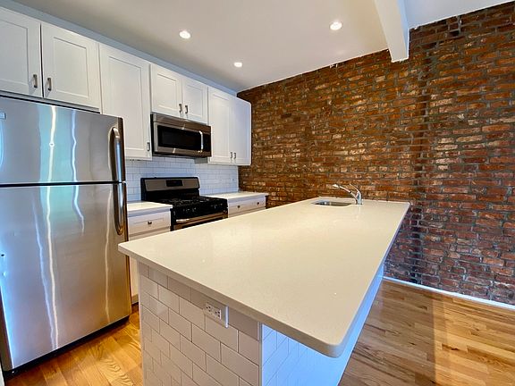 4th image of 154 Summit St #3F