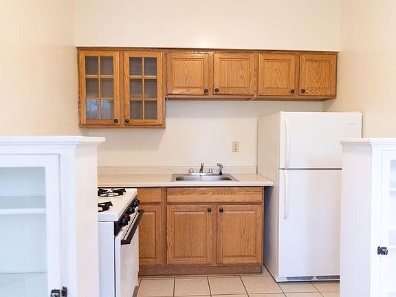 5th image of 183 Chatsworth St S APT 202