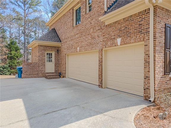 3rd image of 792 Grassmeade Way