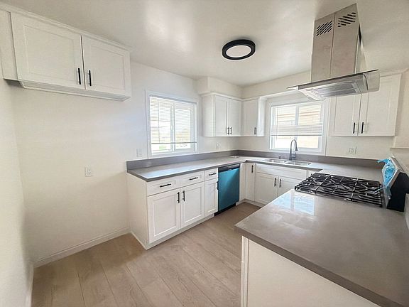 4th image of 2400 Del Mar Ave #2402