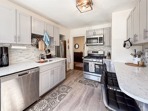 84 Strathmore Rd #4 Photo 1