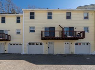 35 Albury Stone Cir, Nashua, NH 03063