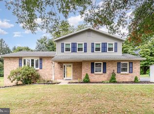 1138 Linn Dr, Carlisle, PA 17013