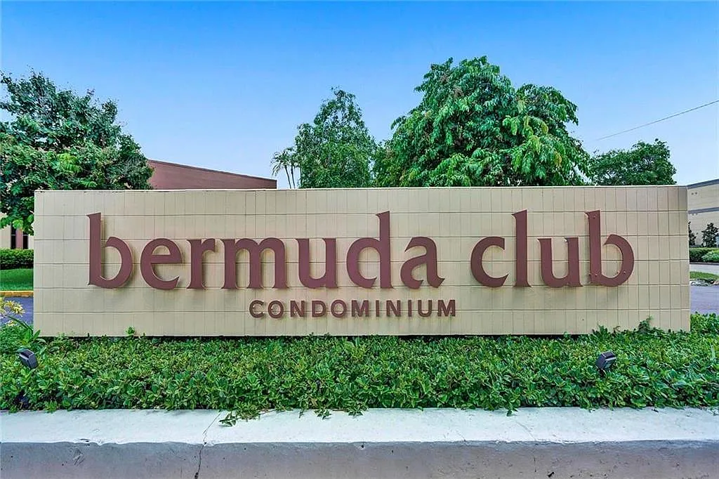 2 bed, 2.0 bath, 1070 sqft, $1,650 — Photo 2