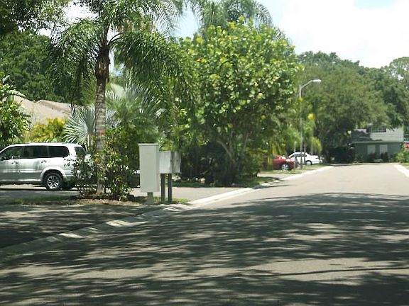 4th image of 337 Bay Pl