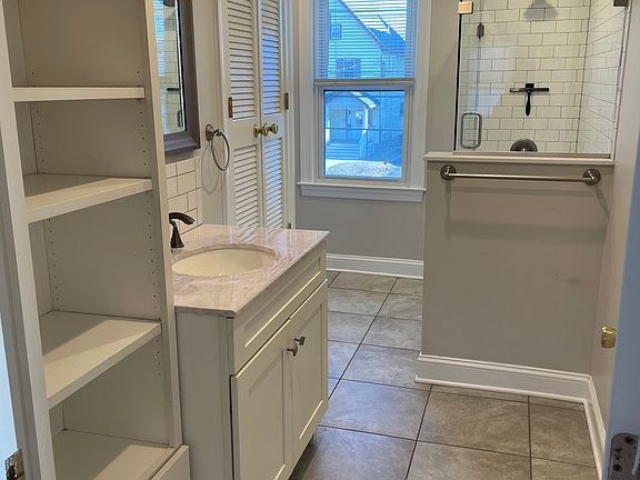 4th image of 7 Saint John St #2