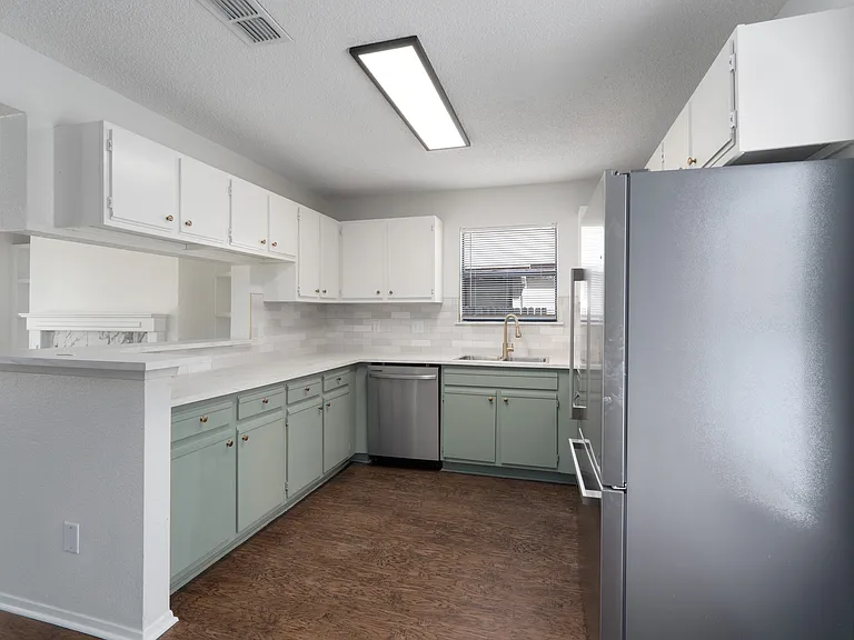 2909 W Slaughter Ln #B — Photo 7