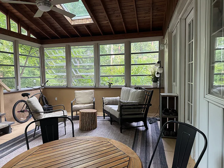 103 Vernon Ln — Photo 3