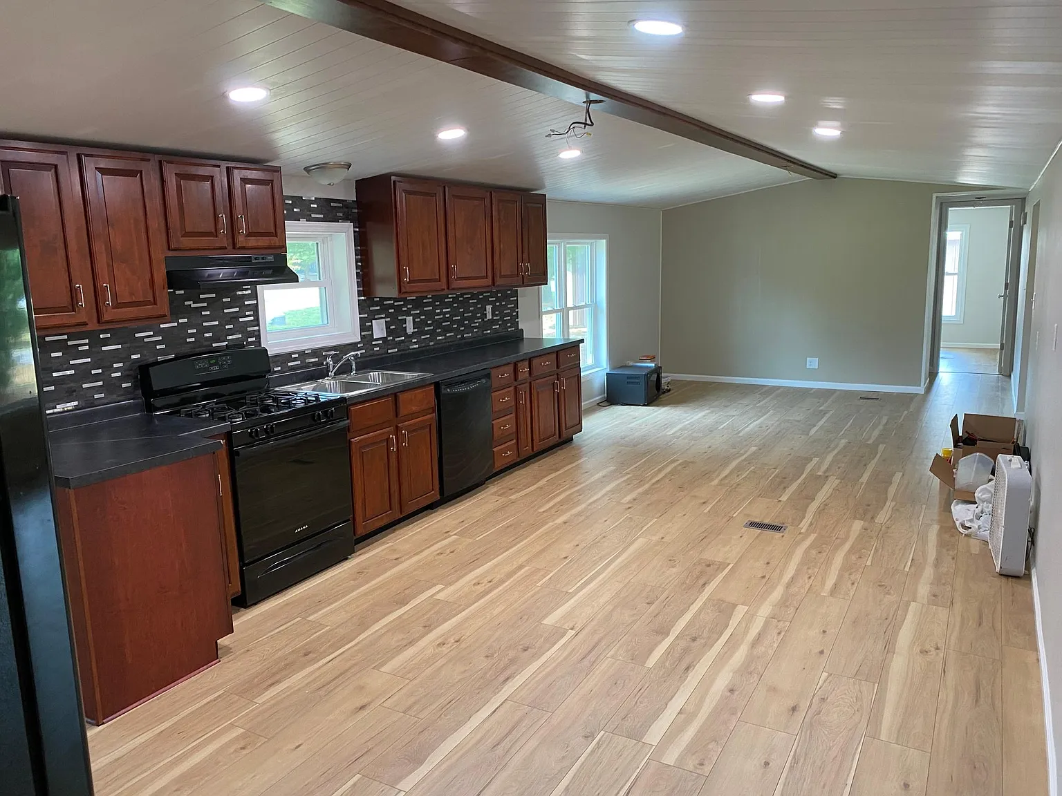 3 bed, 1600 sqft, $1,950 — Photo 4