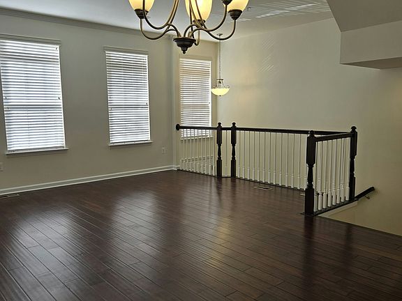 Vacant Living room/overlook