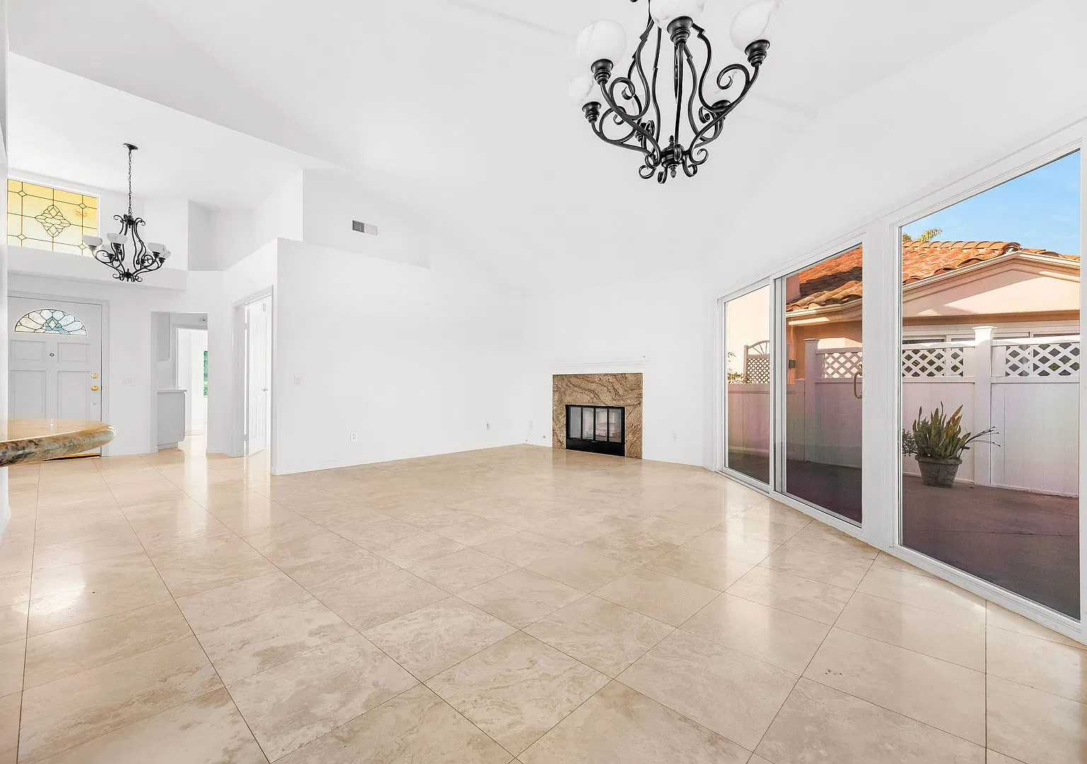 Beautiful Hillside Home in The Colony at Lake San Marcos! — Photo 2