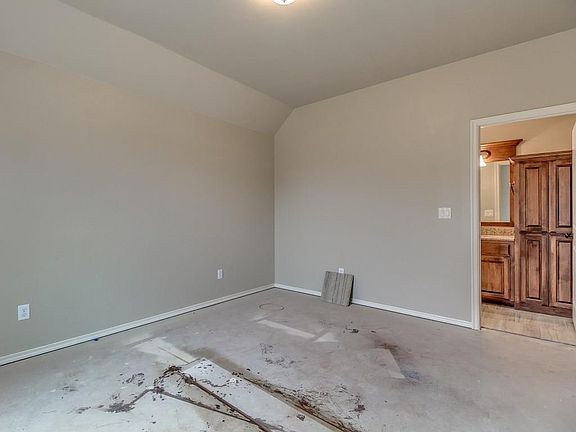 5th image of 15555 Greenleaf Ln