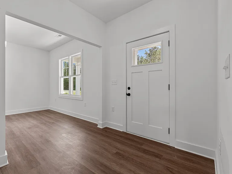 1571 Scull Rd — Photo 2