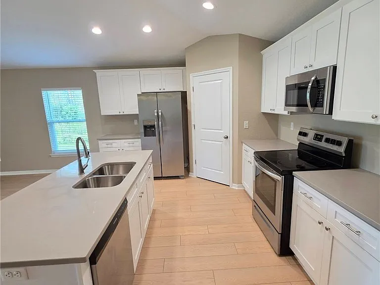 5527 Castania Dr — Photo 8