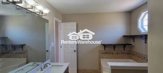 4745 King Saul Dr — Photo 2