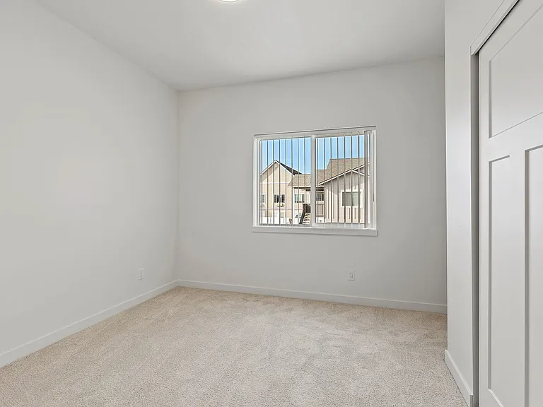 1172 Mullan — Photo 15