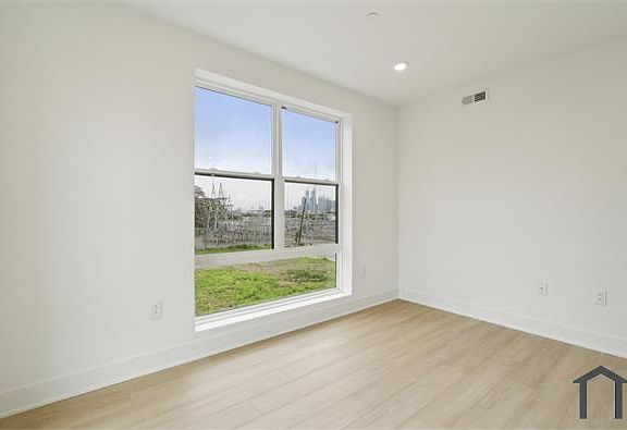 4th image of 881 N 40th St #607