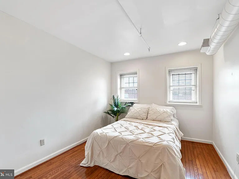 104 N 2nd St #200 — Photo 16
