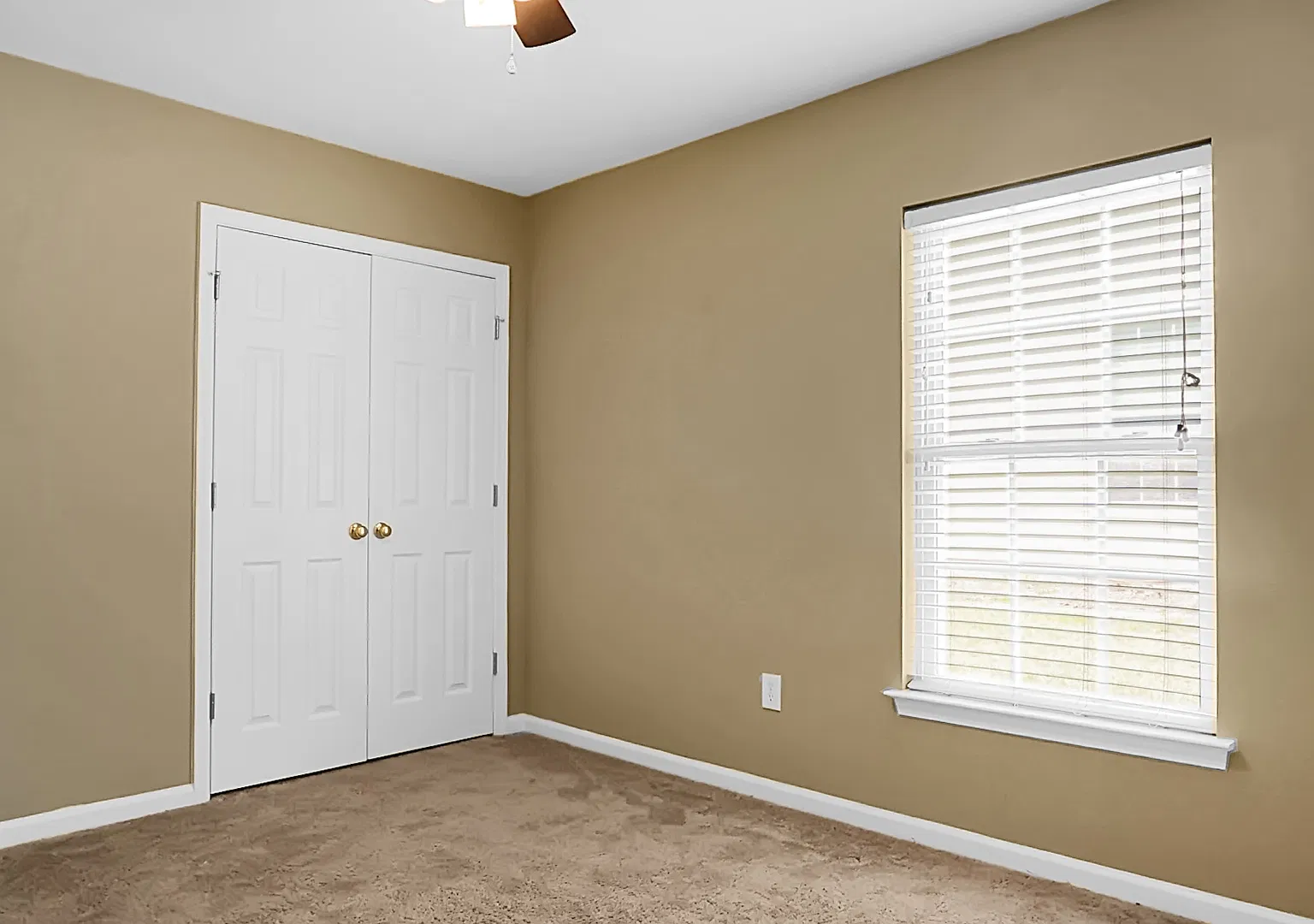 5 bed, 2338 sqft, $2,500 — Photo 2