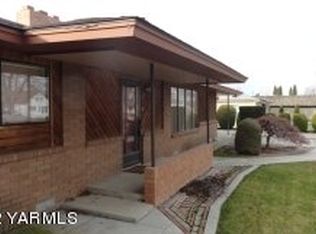 212 E Seattle Ave, Moxee, WA 98936