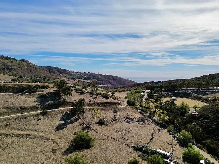 11077 Pacific View Dr — Photo 20